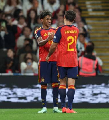 UEFA Nations League - England v Spain LONDON, ENGLAND, SEPTEMBER 26: GOAL Mikel Oyarzabal of Spain national team, Nationalteam goal celebration with Lamine Yamal of Spain National Team during The UEFA Nations League Group Stage match in Group C3 between England v Spain at Wembley Stadium, London, England, on September 26. (Photo by Daniel Weir) London Wembley Stadium England Copyright: xDanielxWeir SportsxPressxPhotox Sportspressphoto_SPR240675
