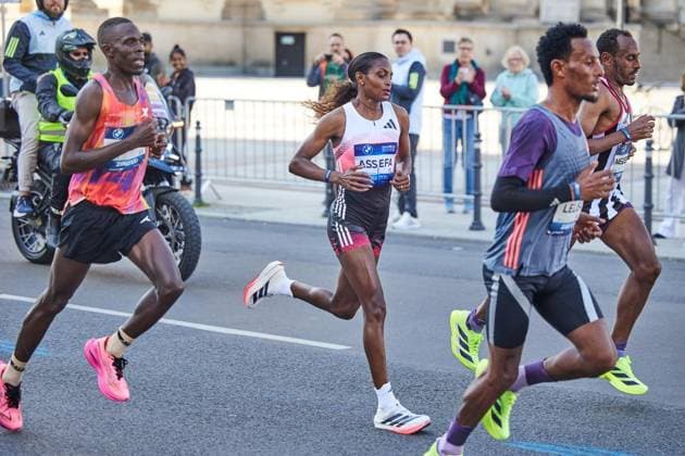 52. Berlin-Marathon 2026 ** NUR FÜR REDAKTIONELLE ZWECKE ** EDITORIAL USE ONLY **<p>Die Äthiopierin Tigst Assefa hier auf der Strecke beim Berlin Marathon auf Höhe des Gendarmenmarktes. Deutschland Berlin Berlin Copyright: JörgxCarstensen