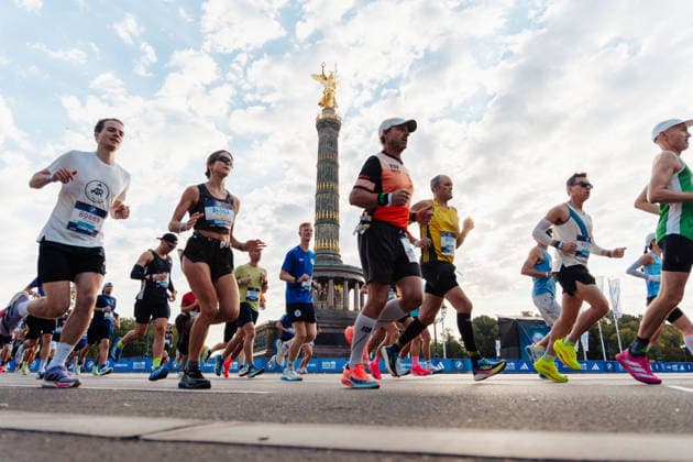 27.09.26, BMW Berlin Marathon 2026, Berlin Runners in front of Siegessäule Berlin Berlin BE Deutschland
