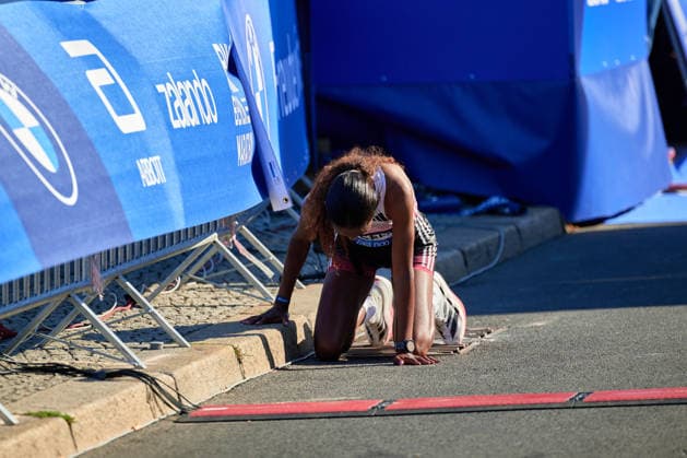 Tagst Assefa, Zieleinlauf, Siegerin Frauen, am Ende Ihrer Kraefte, GER, BMW Generali Berlin Marathon 2026, 27.09.2026 GER, BMW Generali Berlin Marathon 2026, 27.09.2026 Berlin