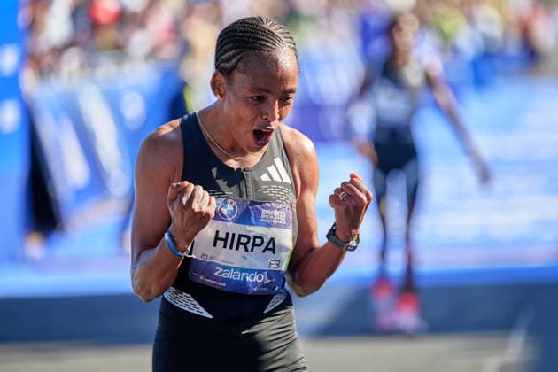 Bedatu Hirpa, (ETH), Zieleinlauf, jubelt, GER, BMW Generali Berlin Marathon 2026, 27.09.2026 GER, BMW Generali Berlin Marathon 2026, 27.09.2026 Berlin