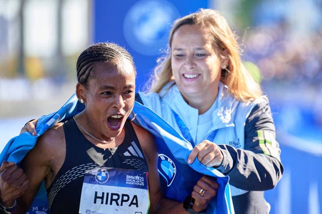Bedatu Hirpa, (ETH), Zieleinlauf, jubelt, GER, BMW Generali Berlin Marathon 2026, 27.09.2026 GER, BMW Generali Berlin Marathon 2026, 27.09.2026 Berlin