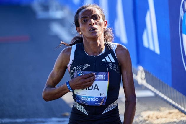 Dera Dida, (ETH), Zieleinlauf, am Ende Ihrer Kraefte, GER, BMW Generali Berlin Marathon 2026, 27.09.2026 GER, BMW Generali Berlin Marathon 2026, 27.09.2026 Berlin