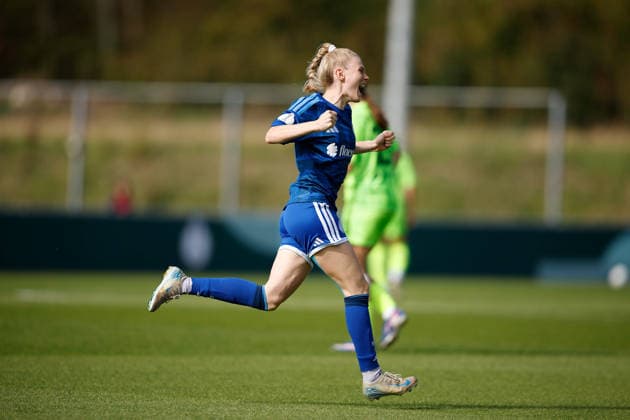Fußball I Frauen I Saison 2026-2027 I DFB Pokal I FC Schalke 04 - SGS Essen I 27.09.2026 Jolina Opladen (11, FC Schalke 04) Jubelt nach dem 1:0 Führungstreffer Freisteller, Nahaufnahme, Porträt, Portrait, Einzelfoto, Einzelbild, Körper Gelsenkirchen Parkstadion Nordrhein-Westfalen Deutschland Copyright: xLobeca CedricxSiefkerx