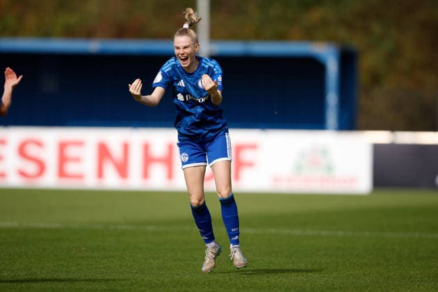 Fußball I Frauen I Saison 2026-2027 I DFB Pokal I FC Schalke 04 - SGS Essen I 27.09.2026 Jolina Opladen (11, FC Schalke 04) Jubelt nach dem 1:0 Führungstreffer und winkt ihre Mitspielerin herbei Freisteller, Nahaufnahme, Porträt, Portrait, Einzelfoto, Einzelbild, Körper Gelsenkirchen Parkstadion Nordrhein-Westfalen Deutschland Copyright: xLobeca CedricxSiefkerx
