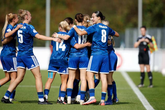Fußball I Frauen I Saison 2026-2027 I DFB Pokal I FC Schalke 04 - SGS Essen I 27.09.2026 FC Schalke 04 freut sich nach einem Tor Gelsenkirchen Parkstadion Nordrhein-Westfalen Deutschland Copyright: xLobeca CedricxSiefkerx