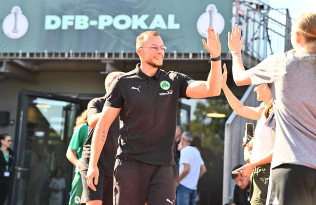 27.09.2026 - Fussball - Saison 2026 2027 - DFB Pokal Vereinspokal Frauen Damen - 01. Runde: SpVgg Greuther Fürth ( Kleeblatt ) - TSG 1899 Hoffenheim - Sportfoto Zink - xwoxzix - regulations prohibit any use of photographs as image sequences and or quasi-video - Felix Bernhard (Trainer SpVgg Greuther Fürth )