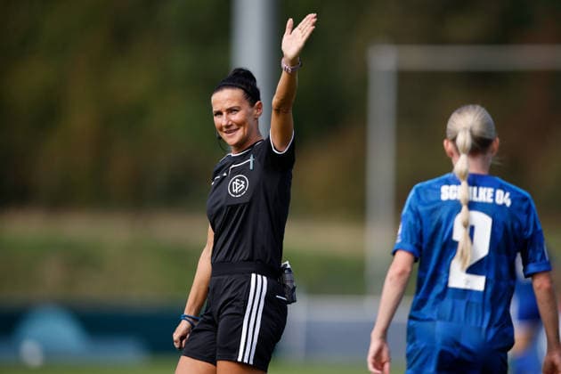 Fußball I Frauen I Saison 2026-2027 I DFB Pokal I FC Schalke 04 - SGS Essen I 27.09.2026 Nadine Westerhoff (Schiedsrichterin) Gelsenkirchen Parkstadion Nordrhein-Westfalen Deutschland Copyright: xLobeca CedricxSiefkerx