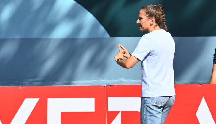 27.09.2026 - Fussball - Saison 2026 2027 - DFB Pokal Vereinspokal Frauen Damen - 01. Runde: SpVgg Greuther Fürth ( Kleeblatt ) - TSG 1899 Hoffenheim - Sportfoto Zink - xwoxzix - regulations prohibit any use of photographs as image sequences and or quasi-video - Eva-Maria Virsinger ( Trainer in TSG Hoffenheim )