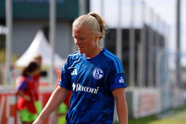 Fußball I Frauen I Saison 2026-2027 I DFB Pokal I FC Schalke 04 - SGS Essen I 27.09.2026 Jule von der Laan (14, FC Schalke 04) Freisteller, Nahaufnahme, Porträt, Portrait, Einzelfoto, Einzelbild, Körper Gelsenkirchen Parkstadion Nordrhein-Westfalen Deutschland Copyright: xLobeca CedricxSiefkerx