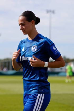 Fußball I Frauen I Saison 2026-2027 I DFB Pokal I FC Schalke 04 - SGS Essen I 27.09.2026 Dana Salic (8, FC Schalke 04) Freisteller, Nahaufnahme, Porträt, Portrait, Einzelfoto, Einzelbild, Körper Gelsenkirchen Parkstadion Nordrhein-Westfalen Deutschland Copyright: xLobeca CedricxSiefkerx