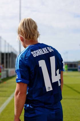 Fußball I Frauen I Saison 2026-2027 I DFB Pokal I FC Schalke 04 - SGS Essen I 27.09.2026 Jule von der Laan (14, FC Schalke 04) Freisteller, Nahaufnahme, Porträt, Portrait, Einzelfoto, Einzelbild, Körper Gelsenkirchen Parkstadion Nordrhein-Westfalen Deutschland Copyright: xLobeca CedricxSiefkerx