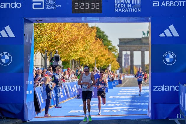 Jan Frodeno, deutscher Ironman Gewinner, im Zieleinlauf, GER, BMW Generali Berlin Marathon 2026, 27.09.2026 GER, BMW Generali Berlin Marathon 2026, 27.09.2026 Berlin
