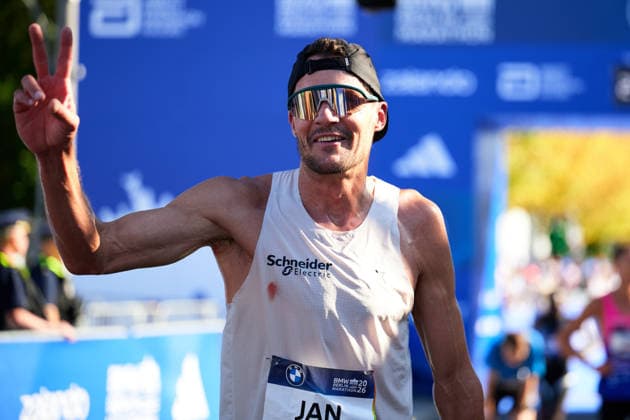Jan Frodeno, deutscher Ironman Gewinner, im Zieleinlauf, GER, BMW Generali Berlin Marathon 2026, 27.09.2026 GER, BMW Generali Berlin Marathon 2026, 27.09.2026 Berlin
