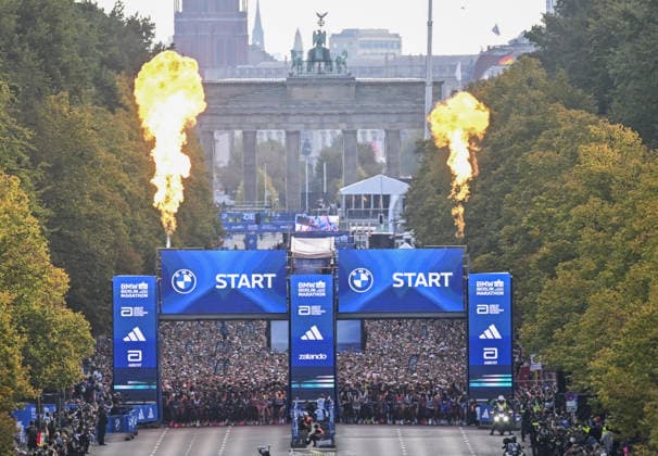 2026 Berlin Marathon BERLIN, GERMANY - SEPTEMBER 27: Athletes race through the city during the 2026 Berlin Marathon, where thousands of runners from around the world competed over a 42.195-kilometer course passing iconic landmarks in Berlin, Germany on September 27, 2026. Halil Sagirkaya Anadolu Berlin Germany. Editorial use only. Please get in touch for any other usage.  Copyright: x2026xAnadoluxHalilxSagirkayax