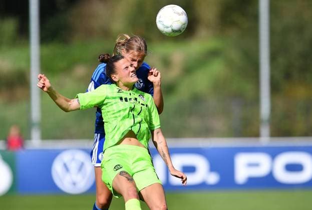 Schalke 04 - SGS Essen ** NUR FÜR REDAKTIONELLE ZWECKE ** EDITORIAL USE ONLY **<p>Fußball Frauen DFB-Pokall 1. Runde: Schalke 04 - SGS Essen am 27.09.2026 im Parkstadion in Gelsenkirchen Vanessza Nagy ( SGS Essen ), vorne - Pia Sophie Rybacki ( Schalke 04 ), hinten Deutschland Nordrhein Westfalen Gelsenkirchen Copyright: ThorstenxTillmann