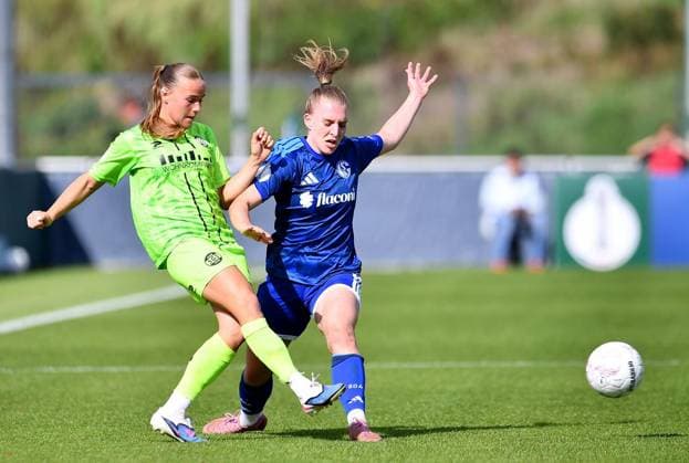 Schalke 04 - SGS Essen ** NUR FÜR REDAKTIONELLE ZWECKE ** EDITORIAL USE ONLY **<p>Fußball Frauen DFB-Pokall 1. Runde: Schalke 04 - SGS Essen am 27.09.2026 im Parkstadion in Gelsenkirchen Antonia Baaß ( SGS Essen ), links - Maike Berentzen ( Schalke 04 ), rechts Deutschland Nordrhein Westfalen Gelsenkirchen Copyright: ThorstenxTillmann