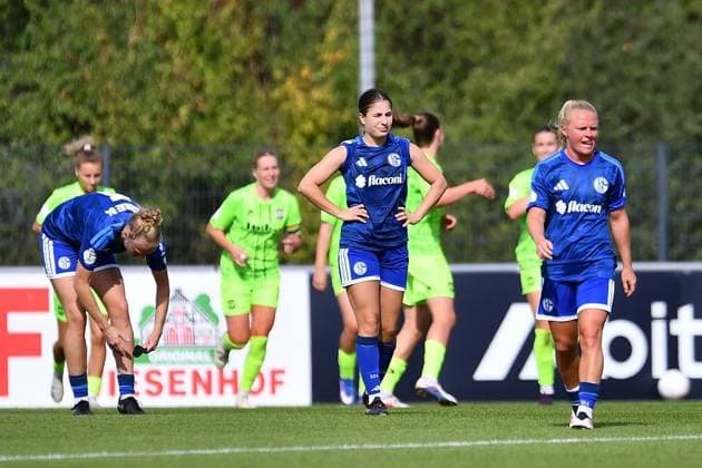 Schalke 04 - SGS Essen ** NUR FÜR REDAKTIONELLE ZWECKE ** EDITORIAL USE ONLY **<p>Fußball Frauen DFB-Pokall 1. Runde: Schalke 04 - SGS Essen am 27.09.2026 im Parkstadion in Gelsenkirchen Die Schalker Spielerinnen nach dem 1.2 Deutschland Nordrhein Westfalen Gelsenkirchen Copyright: ThorstenxTillmann