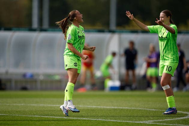 Fußball I Frauen I Saison 2026-2027 I DFB Pokal I FC Schalke 04 - SGS Essen I 27.09.2026 Antonia Baaß (8, SGS Essen) Jubelt nach dem 3:1 Führungstreffer für SGS Essen Gelsenkirchen Parkstadion Nordrhein-Westfalen Deutschland Copyright: xLobeca CedricxSiefkerx