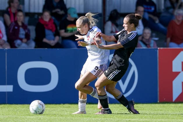 v.li.: Fany Proniez (1. FC Nürnberg, 3) und Anna Hof (ATS Buntentor, 23) im Zweikampf, Duell, Dynamik, Aktion, Action, Spielszene, DIE DFB-RICHTLINIEN UNTERSAGEN JEGLICHE NUTZUNG VON FOTOS ALS SEQUENZBILDER UND ODER VIDEOÄHNLICHE FOTOSTRECKEN. DFB REGULATIONS PROHIBIT ANY USE OF PHOTOGRAPHS AS IMAGE SEQUENCES AND OR QUASI-VIDEO., 27.09.2026, Bremen (Deutschland), Fussball, DFB-Pokal Frauen, ATS Buntentor - 1. FC Nürnberg