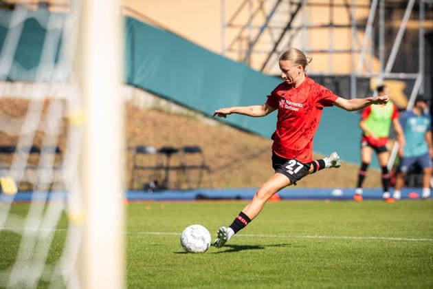 DFB-Pokal: FC Viktoria Berlin vs. Bayer 04 Leverkusen; Berlin, 27.09.2026 DFB-Pokal Frauen: Marlene MUELLER (Bayer 04 Leverkusen 27) während dem aufwärmen bei dem Spiel FC Viktoria Berlin vs. Bayer 04 Leverkusen im Stadion Lichterfelde am September 27, 2026 in Berlin, Deutschland. Copyright: xBEAUTIFULxSPORTS Kuehnx