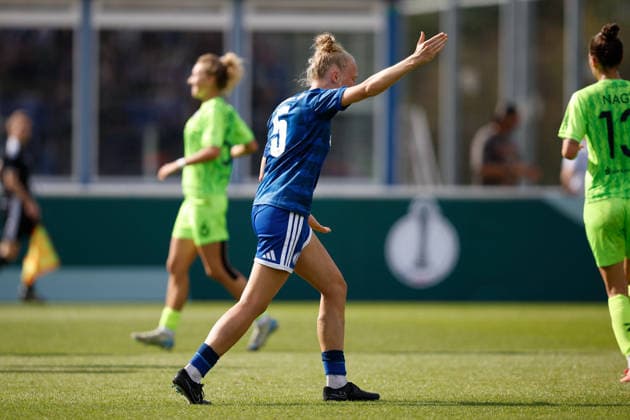 Fußball I Frauen I Saison 2026-2027 I DFB Pokal I FC Schalke 04 - SGS Essen I 27.09.2026 Lilly Stojan (5, FC Schalke 04) Ist nach einem Gegentreffer frustriert. Gelsenkirchen Parkstadion Nordrhein-Westfalen Deutschland Copyright: xLobeca CedricxSiefkerx