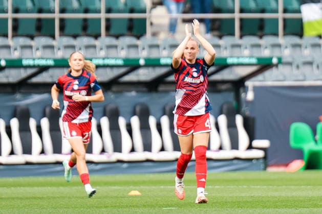 DFB-Pokal der Frauen: Borussia Mönchengladbach - FC Bayern München; 27.09.2026 Glodis Perla Viggosdottir (FC Bayern München, 4) DFB-Pokal der Frauen: Borussia Mönchengladbach - FC Bayern München; Mönchengladbach, ista-Borussia-Park; 27.09.2026. DFB REGULATIONS PROHIBIT ANY USE OF PHOTOGRAPHS AS IMAGE SEQUENCES AND OR QUASI-VIDEO. Copyright: xBEAUTIFULxSPORTS Freisenx