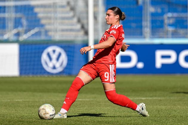 Fußball I Frauen I Saison 2026-2027 I DFB-Pokal I 1. FC Magdeburg - 1. FC Union Berlin I 27.09.2026 Sophie Weidauer (9, 1. FC Union Berlin) spielt den Ball Freisteller, Nahaufnahme, Porträt, Portrait, Einzelfoto, Einzelbild, Körper Magdeburg Avnet Arena (Heinz-Krügel-Platz 1) Sachsen-Anhalt Deutschland Copyright: xLobeca InesxHähnelx