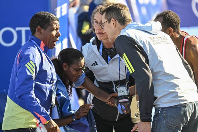 2026 Berlin Marathon BERLIN, GERMANY - SEPTEMBER 27: Ethiopian Tigst Assefa is seen after injury following winning the women category the 2026 Berlin Marathon, where thousands of runners from around the world competed over a 42.195-kilometer course passing iconic landmarks in Berlin, Germany on September 27, 2026. Halil Sagirkaya Anadolu Berlin Germany. Editorial use only. Please get in touch for any other usage.  Copyright: x2026xAnadoluxHalilxSagirkayax