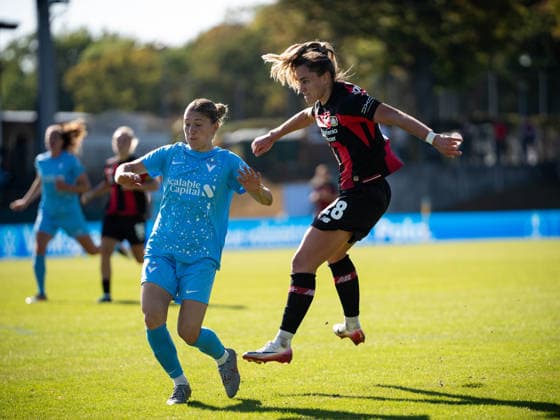 DFB-Pokal: FC Viktoria Berlin vs. Bayer 04 Leverkusen; Berlin, 27.09.2026 DFB-Pokal Frauen: Paulina TOMASIAK (Bayer 04 Leverkusen 28) mit einem schuss auf das Tor während dem Spiel FC Viktoria Berlin vs. Bayer 04 Leverkusen im Stadion Lichterfelde am September 27, 2026 in Berlin, Deutschland. Copyright: xBEAUTIFULxSPORTS Kuehnx