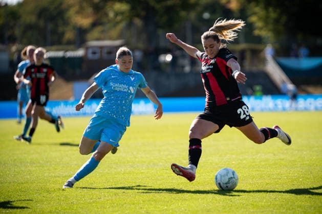 DFB-Pokal: FC Viktoria Berlin vs. Bayer 04 Leverkusen; Berlin, 27.09.2026 DFB-Pokal Frauen: Paulina TOMASIAK (Bayer 04 Leverkusen 28) mit einem schuss auf das Tor während dem Spiel FC Viktoria Berlin vs. Bayer 04 Leverkusen im Stadion Lichterfelde am September 27, 2026 in Berlin, Deutschland. Copyright: xBEAUTIFULxSPORTS Kuehnx