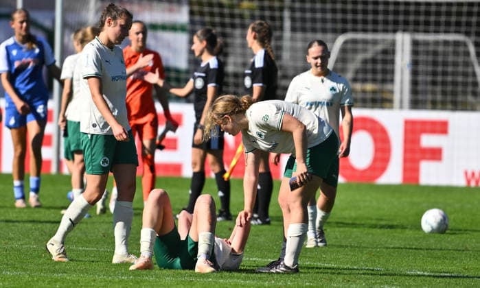 27.09.2026 - Fussball - Saison 2026 2027 - DFB Pokal Vereinspokal Frauen Damen - 01. Runde: SpVgg Greuther Fürth ( Kleeblatt ) - TSG 1899 Hoffenheim - Sportfoto Zink - xwoxzix - regulations prohibit any use of photographs as image sequences and or quasi-video - Mannschaft Team Fürth enttäuscht Enttäuschung nach Spielende