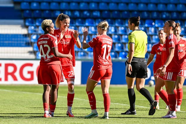 Fußball I Frauen I Saison 2026-2027 I DFB-Pokal I 1. FC Magdeburg - 1. FC Union Berlin I 27.09.2026 Torjubel Naika Reissner (42, 1. FC Union Berlin), Nele Bauereisen (23, 1. FC Union Berlin) und Judith Steinert (17, 1. FC Union Berlin) nach dem Tor kurz nach dem Anpfiff Magdeburg Avnet Arena (Heinz-Krügel-Platz 1) Sachsen-Anhalt Deutschland Copyright: xLobeca InesxHähnelx