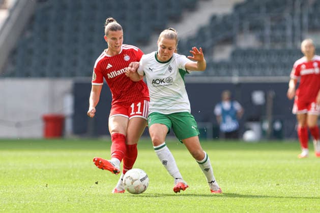 Sarah Mattner-Trembleau (FC Bayern Muenchen) und Mia Giesen (Borussia Moenchengladbach) im Zweikampf waehrend des Spiels des DFB-Pokal der Frauen zwischen Borussia Moenchengladbach und FC Bayern Muenchen, ista-Borussia-Park am 27. September 2026 in Moenchengladbach, Deutschland. (Foto von Oliver Kaelke DeFodi Images) +++ Sarah Mattner-Trembleau (FC Bayern Muenchen) und Mia Giesen (Borussia Moenchengladbach) battle for the ball during the DFB-Pokal der Frauen match between Borussia Moenchengladbach and FC Bayern Muenchen at ista-Borussia-Park on September 27, 2026 in Moenchengladbach, Germany. (Photo by Oliver Kaelke DeFodi Images) DFB DFL REGULATIONS PROHIBIT ANY USE OF PHOTOGRAPHS AS IMAGE SEQUENCES AND OR QUASI-VIDEO. (Photo by Oliver Kaelke DeFodi Images) -