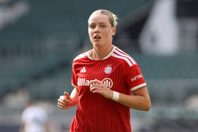 Alara Åžehitler (FC Bayern Muenchen) schaut waehrend des Spiels des DFB-Pokal der Frauen zwischen Borussia Moenchengladbach und FC Bayern Muenchen, ista-Borussia-Park am 27. September 2026 in Moenchengladbach, Deutschland. (Foto von Oliver Kaelke DeFodi Images) +++ Alara Åžehitler (FC Bayern Muenchen) looks on during the DFB-Pokal der Frauen match between Borussia Moenchengladbach and FC Bayern Muenchen at ista-Borussia-Park on September 27, 2026 in Moenchengladbach, Germany. (Photo by Oliver Kaelke DeFodi Images) DFB DFL REGULATIONS PROHIBIT ANY USE OF PHOTOGRAPHS AS IMAGE SEQUENCES AND OR QUASI-VIDEO. (Photo by Oliver Kaelke DeFodi Images) -