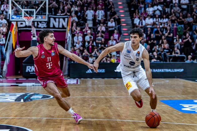 Vuk Radojicic (SYNTAINICS MBC, 04) vs Aleksa Kovacevic (Telekom Baskets Bonn, 11) Telekom Baskets Bonn vs. SYNTAINICS MBC, Basketball, easy Credit BBL, 03. Spieltag, 2026 2027, 27.09.2026 Telekom Baskets Bonn vs. SYNTAINICS MBC, Basketball, easy Credit BBL, 03. Spieltag, 2026 2027, 27.09.2026 Bonn Copyright: xEibner-Pressefoto GerhardxWingenderx EP_GWR