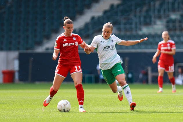 DFB-Pokal der Frauen: Borussia Mönchengladbach - FC Bayern München; 27.09.2026 Sarah Mattner (FC Bayern München, 11) im Zweikampf mit Luca Graf (Borussia Mönchengladbach, 13) DFB-Pokal der Frauen: Borussia Mönchengladbach - FC Bayern München; Mönchengladbach, ista-Borussia-Park; 27.09.2026. DFB REGULATIONS PROHIBIT ANY USE OF PHOTOGRAPHS AS IMAGE SEQUENCES AND OR QUASI-VIDE Copyright: xBEAUTIFULxSPORTS Freisenx