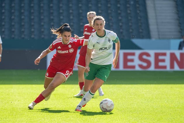 Zweikampf zwischen Jovana Damnjanovic (FC Bayern Muenchen, 09) und Kristina Bartsch (Borussia Moenchengladbach, 22).) Borussia Moenchengladbach vs. FC Bayern Muenchen, Fussball, DFB-Pokal Frauen, Erste Runde, Saison 2026 2027, 27.09.2026 DFL DFB Regulations prohibit any use of Photographs as image sequences and or Quasivideo Borussia Moenchengladbach vs. FC Bayern Muenchen, Fussball, DFB-Pokal Frauen, Erste Runde, Saison 2026 2027, 27.09.2026 Moenchengladbach Copyright: xEibner-Pressefoto ThomasxHaeslerx EP_THR