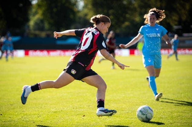 DFB-Pokal: FC Viktoria Berlin vs. Bayer 04 Leverkusen; Berlin, 27.09.2026 DFB-Pokal Frauen: Estrella MERINO GONZALEZ (Bayer 04 Leverkusen 10) während dem Spiel FC Viktoria Berlin vs. Bayer 04 Leverkusen im Stadion Lichterfelde am September 27, 2026 in Berlin, Deutschland. Copyright: xBEAUTIFULxSPORTS Kuehnx