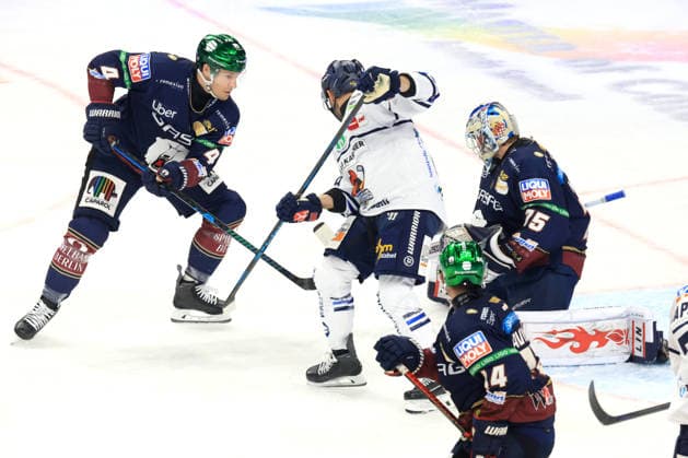 27.09.2026, GER ,DEU, Deutschland, Adam Smith ( Eisbaeren Berlin 4 ), Jonas Neffin ( Eisbaeren Berlin 75 ), PETER QUENNEVILLE (Iserlohn Roosters 89) nordphoto GmbH Engler Berlin Uber-Arena Berlin Deutschland Copyright: xNordphotox xEnglerx