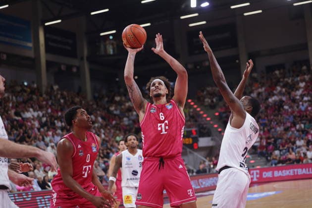 Michael Kessens Telekom Baskets Bonn vs. SYNTAINICS MBC 3.Spieltag - Saison 2026 27