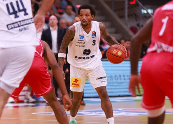 DeLonnie Hunt (MBC) am Ball, Bonn, Deutschland, 27.09.2026, Basketball Bundesliga, 3. Spieltag, Telekom Baskets Bonn vs Syntainics MBC.