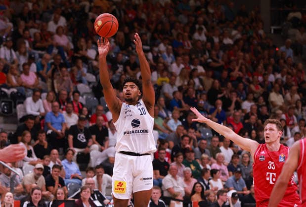 Kostja Mushidi (MBC) wirft, Bonn, Deutschland, 27.09.2026, Basketball Bundesliga, 3. Spieltag, Telekom Baskets Bonn vs Syntainics MBC.