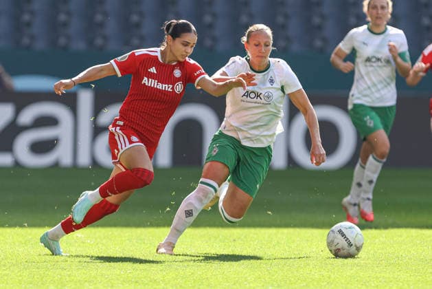 Kassandra Potsi (FC Bayern Muenchen) und Yvonne Zielinski (Borussia Moenchengladbach) im Zweikampf waehrend des Spiels des DFB-Pokal der Frauen zwischen Borussia Moenchengladbach und FC Bayern Muenchen, ista-Borussia-Park am 27. September 2026 in Moenchengladbach, Deutschland. (Foto von Oliver Kaelke DeFodi Images) +++ Kassandra Potsi (FC Bayern Muenchen) und Yvonne Zielinski (Borussia Moenchengladbach) battle for the ball during the DFB-Pokal der Frauen match between Borussia Moenchengladbach and FC Bayern Muenchen at ista-Borussia-Park on September 27, 2026 in Moenchengladbach, Germany. (Photo by Oliver Kaelke DeFodi Images) DFB DFL REGULATIONS PROHIBIT ANY USE OF PHOTOGRAPHS AS IMAGE SEQUENCES AND OR QUASI-VIDEO. (Photo by Oliver Kaelke DeFodi Images) -