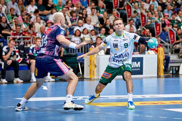 Max Beneke (FRISCH AUF Goeppingen 9) Justus Fischer (TSV Hannover-Burgdorf DIE RECKEN 54) TSV Hannover-Burgdorf - vs. FRISCH AUF Goeppingen, Handball Bundesliga, HBL, Saison 2026 2027 27.09.2026 -Pressefoto Jan-Frederic Helbig TSV Hannover-Burgdorf - vs. FRISCH AUF Goeppingen, Handball Bundesliga, HBL, ZAG Arena, Opel Handball-Bundesliga, Saison 2026 2027, 27.09.2026 Hannover Copyright: xEibner-Pressefoto Jan-FredericxHx EP_JHG