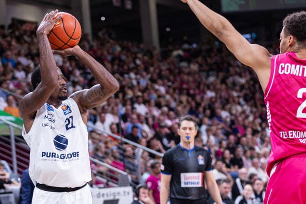 easyCredit Basketball Bundesliga, Telekom Baskets Bonn vs. Syntainics MBC, 27.09.2026 Kris Clyburn (SYNTAINICS MBC 21) gegen Alijah Comithier (Telekom Baskets Bonn 2) - easyCredit Basketball Bundesliga, Telekom Baskets Bonn vs. Syntainics MBC, 27.09.2026, Telekom Dome Bonn Copyright: xBEAUTIFULxSPORTS Derixx