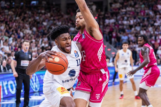 easyCredit Basketball Bundesliga, Telekom Baskets Bonn vs. Syntainics MBC, 27.09.2026 Anthony Gaines (SYNTAINICS MBC 11) gegen Alijah Comithier (Telekom Baskets Bonn 2) - easyCredit Basketball Bundesliga, Telekom Baskets Bonn vs. Syntainics MBC, 27.09.2026, Telekom Dome Bonn Copyright: xBEAUTIFULxSPORTS Derixx