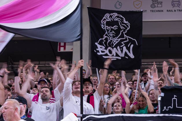 easyCredit Basketball Bundesliga, Telekom Baskets Bonn vs. Syntainics MBC, 27.09.2026 Die Bonner Fans machen Stimmung - easyCredit Basketball Bundesliga, Telekom Baskets Bonn vs. Syntainics MBC, 27.09.2026, Telekom Dome Bonn Copyright: xBEAUTIFULxSPORTS Derixx
