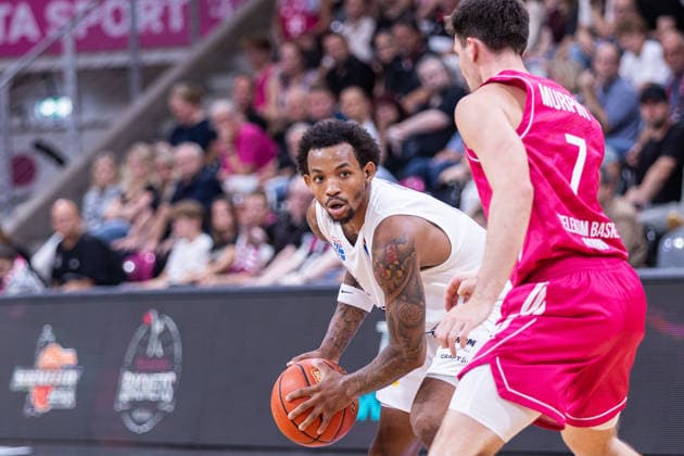 easyCredit Basketball Bundesliga, Telekom Baskets Bonn vs. Syntainics MBC, 27.09.2026 DeLonnie Hunt (SYNTAINICS MBC 3) gegen Grayson Murphy (Telekom Baskets Bonn 7) - easyCredit Basketball Bundesliga, Telekom Baskets Bonn vs. Syntainics MBC, 27.09.2026, Telekom Dome Bonn Copyright: xBEAUTIFULxSPORTS Derixx
