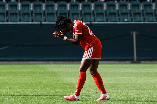Deutschland, Fußball DFB - Pokal Frauen 2026 2027, 1. Runde - Borussia Mönchengladbach vs FC Bayern München (ista - Borussia - Park): Edna Imade (Bayern München, 29) Ärger nach Torchance, Chance, Emotionen, Gestik, Mimik Copyright: xThiemoxRudolphx